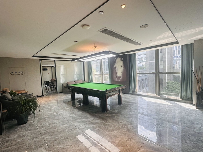 荣安中心出租-1900m²-简单装修