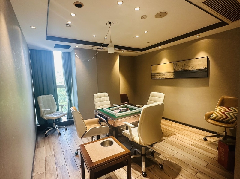 荣安中心出租-1900m²-简单装修