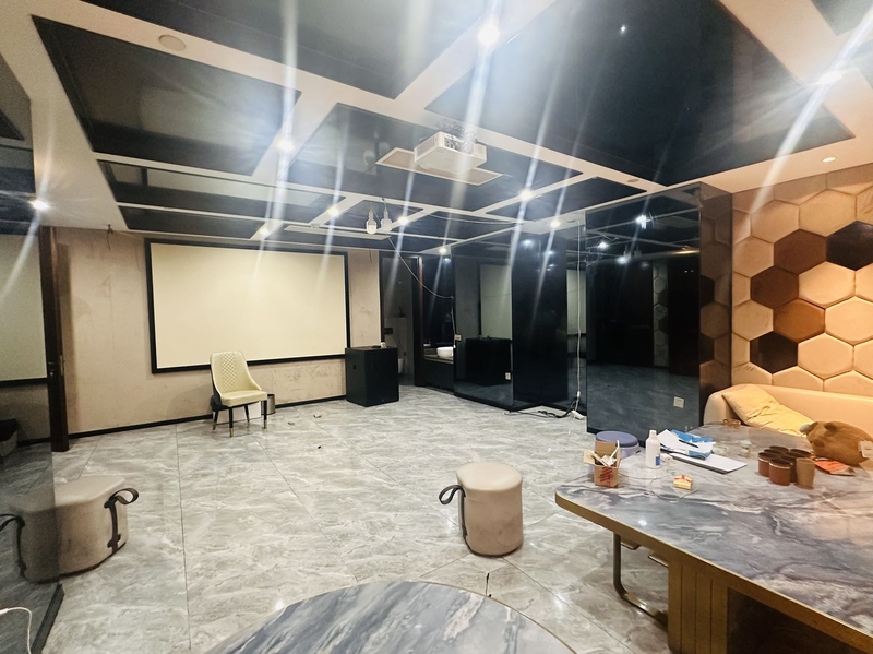 荣安中心出租-1900m²-简单装修