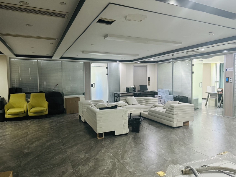荣安中心出租-1900m²-简单装修